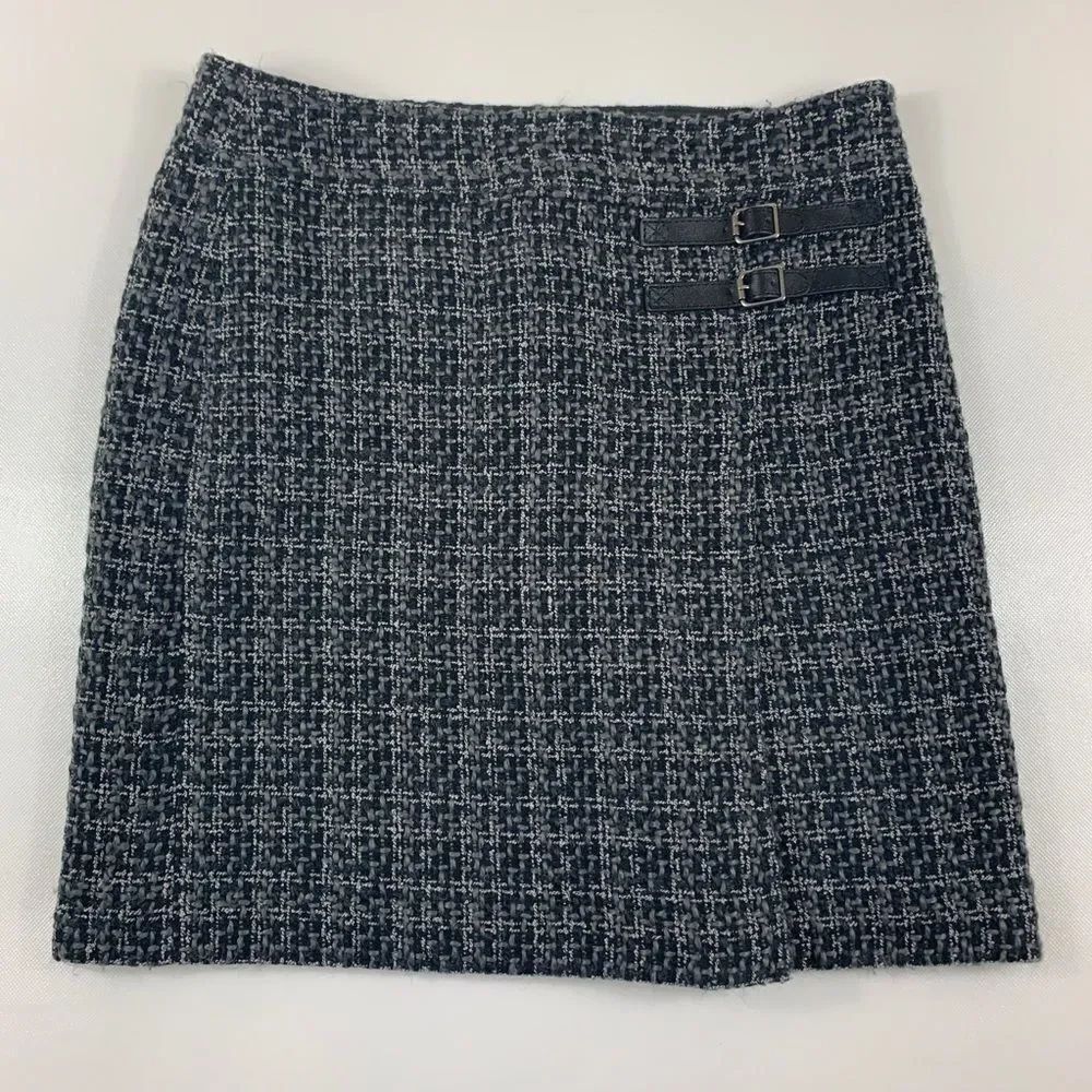 3For$20 Loft Skirt Black Gray Tweed size:0 Petite